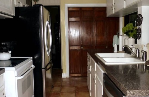 Newberry Casa | Large late1800's home within walking distance to Opera House and downtown.