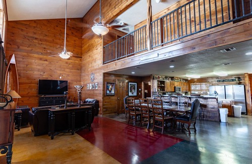 Sabinal Casa | Large Lodge located in Mountain Valley