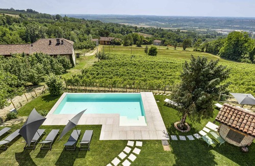 Cherasco Otro | Large loft 3 with swimming pool + garden in a country house in the Barolo area