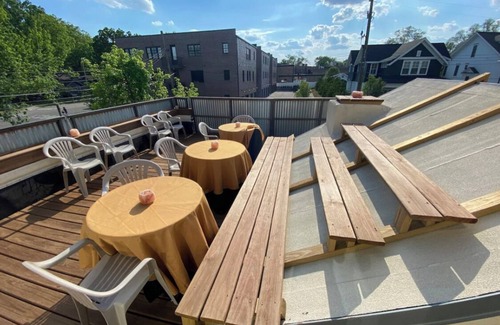 Royal Oak Casa | LARGE LOFT DOWNTOWN ROYAL OAK