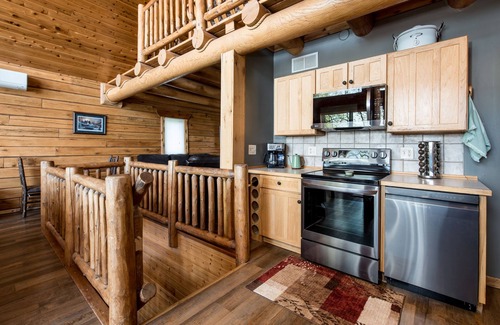 Miltona Cabina | Large Log Cabin: SUPERHOSTS, Lake, Pets Ok, Sandy Beach, Sauna, Game room