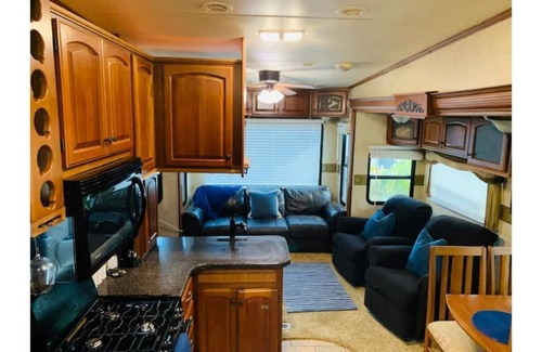 Big Pine Key Alquiler De RV | LARGE LOT & RV | LOWER KEYS
