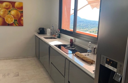 Ojen Apartamento | MARBELLA / ELVIRIA / LA MAIRENA / Aplicación grande y lujosa. / Vistas extra.