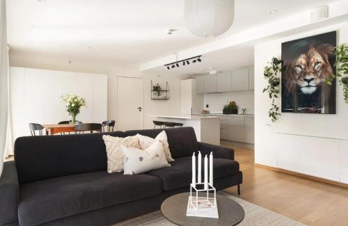 Laksevag Apartamento | Large luxurious apartment with private terrace and parking