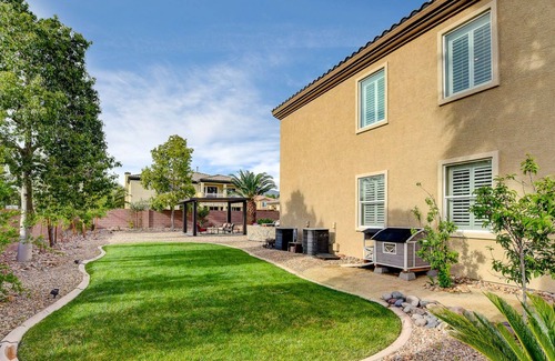Las Vegas Casa | Large luxury 5 bedroom home w/ resort style backyard.