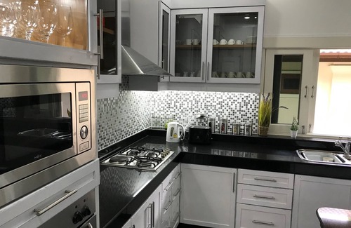Choeng Thale Villa | Gran villa de lujo de 6 camas con piscina para 13 personas con servicio de limpieza diario nr Layan Beach