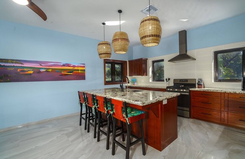Cocoplum Villa | Large Luxury and Contemporary Villa with pool in the gated community of Naia
