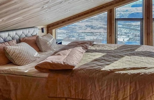 Maurset Casa | Large luxury holiday home with magnificent views of the mountains and the river.