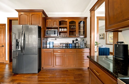 East Central Casa | Large luxury home! Views! Hot tub! Game room! EV charger! Pool table! Grill!