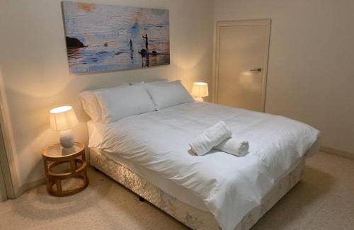 Mollymook Casa | Large luxury house with stunning beach views