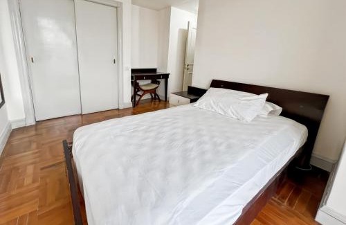 Menteng Apartamento | Large & Luxury Menteng Apt 3BR Pool, Gym Wi-Fi