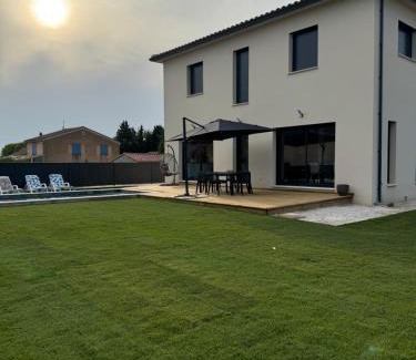 Violes Apartamento | Large luxury villa with pool