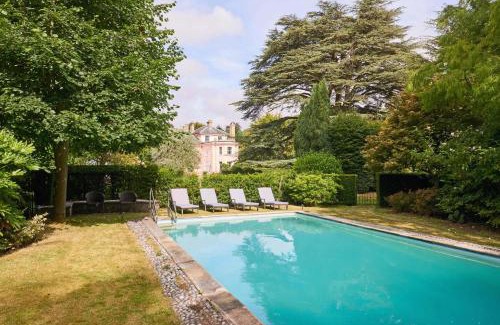 Norwich Casa | Large Manor House with Pool Hot Tub & Gardens