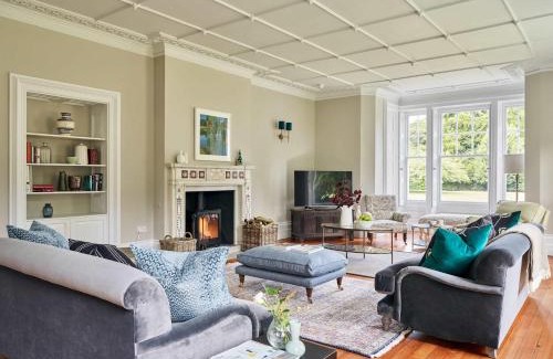 Norwich Casa | Large Manor House with Pool Hot Tub & Gardens