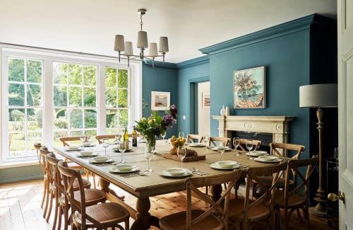 Norwich Casa | Large Manor House with Pool Hot Tub & Gardens
