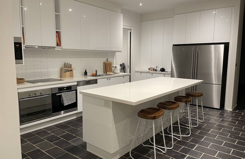 Malvern East Casa | Large mid century executive family home with pool in prestige suburb
