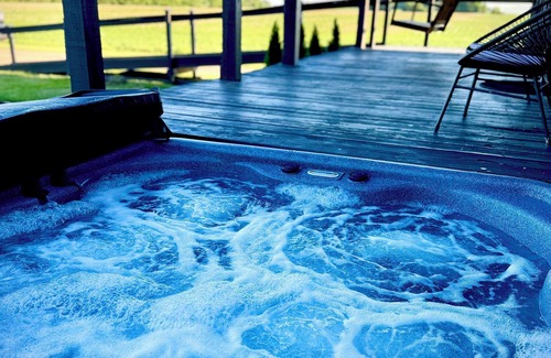 Washington Court House Cabina | Large Modern Cabin w/balcony & large entertainment areas-hot tub and pool table!