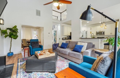 Tyrone Casa | Large Modern 4 Bdrm Home w/ fenced Yard, Near Peachtree City, & Pet-Friendly!