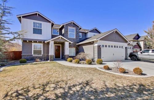 Meridian Casa | Large Modern 6 Bedroom Farmhouse with Custom Theat