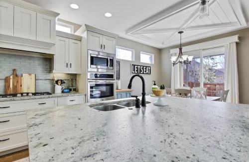 Meridian Casa | Large Modern 6 Bedroom Farmhouse with Custom Theat