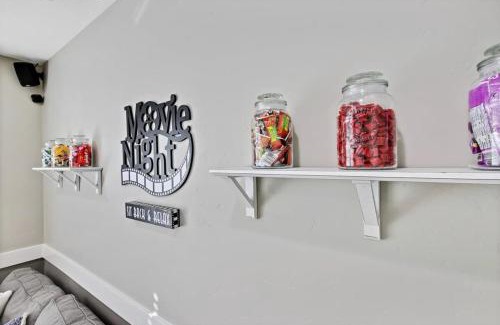 Meridian Casa | Large Modern 6 Bedroom Farmhouse with Custom Theat