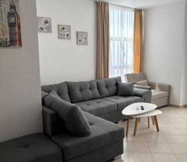 Shkembi i Kavajes Apartamento | Large Modern Apartment with Balcony & Sea View