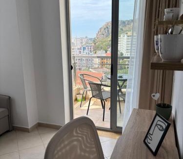 Shkembi i Kavajes Apartamento | Large Modern Apartment with Balcony & Sea View