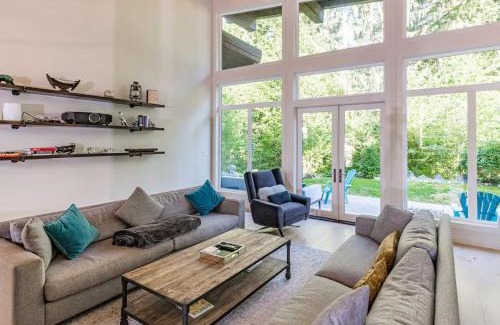 Squamish Casa | Large Modern Home in Squamish