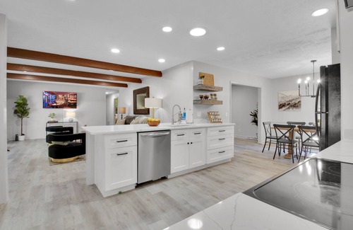 Greenville - Spartanburg Casa | Large/Modern Home, Walk to Paris Mtn. State Park