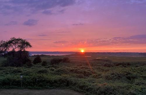 Little Compton Cama Y Desayuno | Large Modern Private Suite by the Sea- Birders Paradise