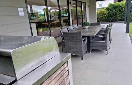 Willoughby Casa | Large, modern, resort-style house with pool, lawns, 4 bedrooms & 2.5 bathrooms