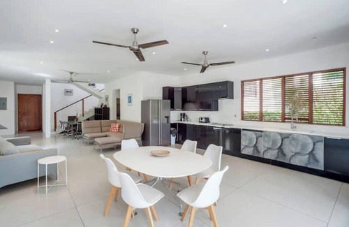 Derricks Villa | Large modern villa with pool on West Coast near beach & restaurants w/ parking.