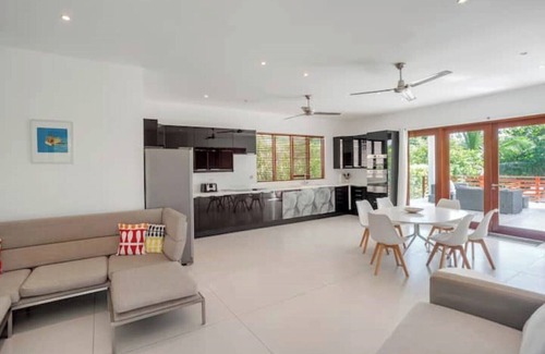 Derricks Villa | Large modern villa with pool on West Coast near beach & restaurants w/ parking.