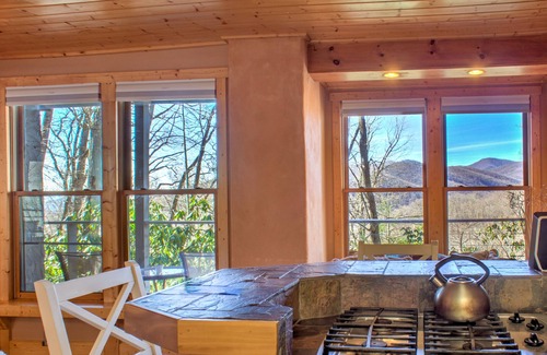 Swannanoa Apartamento | Large Mountain Views | Hiking | 25Mins to DT A-Ville | Nature Emersion | Deck