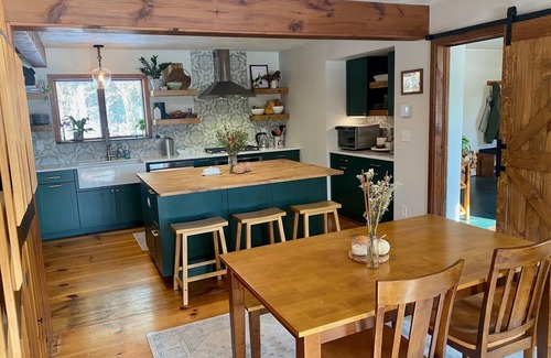 Jeffersonville Casa | Large Mountainside Home w/ Pond by Smugglers Notch!