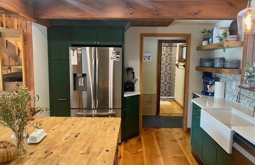 Jeffersonville Casa | Large Mountainside Home w/ Pond by Smugglers Notch!