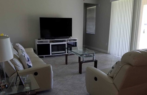 Wimauma Casa | Gran casa completa nueva, 6br, 4 baños, 4k sqft, cerca de Tampa