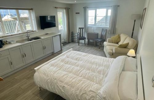 Bwlch Apartamento | Large New Studio Apartment and Hot Tub - Private Hideaway in the Brecon Beacons