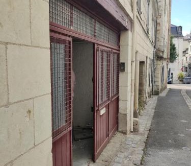 Chinon Apartamento | Large new studio, charming and quiet, historical center