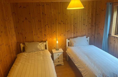 Bailieborough Chalet De Esquí | Large Newly Refurbished Lakeside Chalet With Optional Private Hot Tub