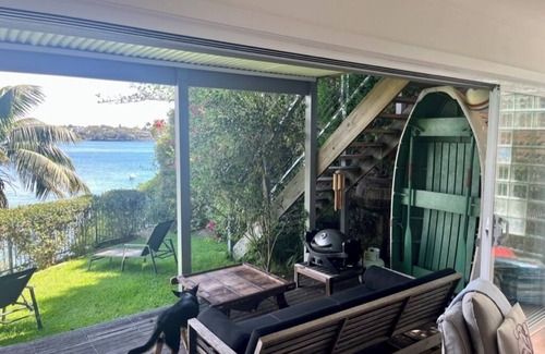 Bundeena Casa | Large north facing waterfront with huge deck, 4 bedrooms & 4 bathrooms. Pets ok.