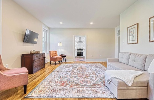 Halifax Apartamento | Large One Bedroom Suite in Historic Farmhouse - Family Friendly!