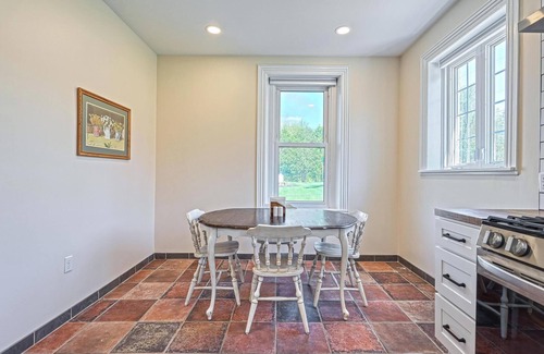 Halifax Apartamento | Large One Bedroom Suite in Historic Farmhouse - Family Friendly!