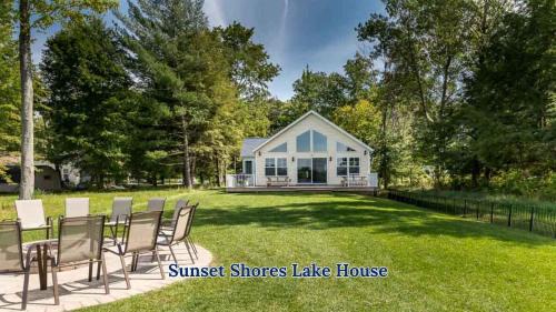 Kendall Casa | Large Open Floor Home with Fire Pit on the Lake