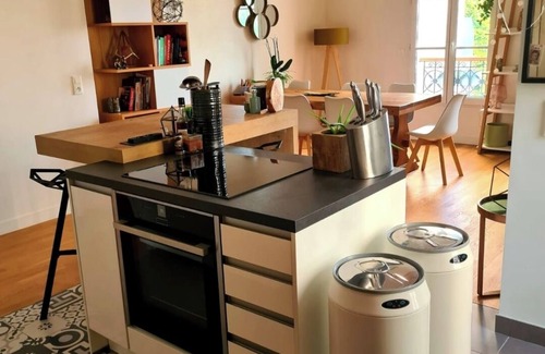 Clamart Apartamento | Large, pleasant duplex apartment on top floor