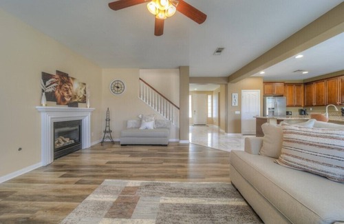 Eastvale Casa | Large Pool Home on a Quiet Cul-De-Sac