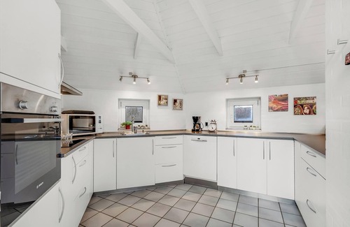 Klegod Strand Cabaña | Large pool house with 6 person outdoor spa 1015