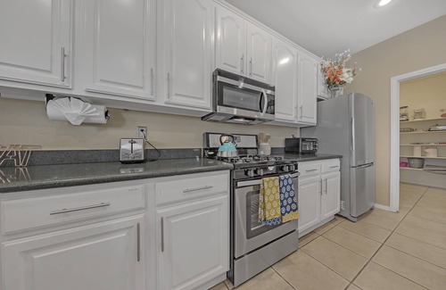 Spring Valley Casa | Capacidad para 10 personas, mesa de billar, Gran mejorada de inicio, cerca de la avenida! Completamente cargado.