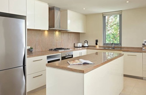 Warrawee Apartamento | Large Premium 2 Bd Apt with Views | Balcony Dining