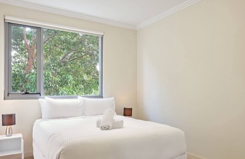 Warrawee Apartamento | Large Premium 2 Bd Apt with Views | Balcony Dining